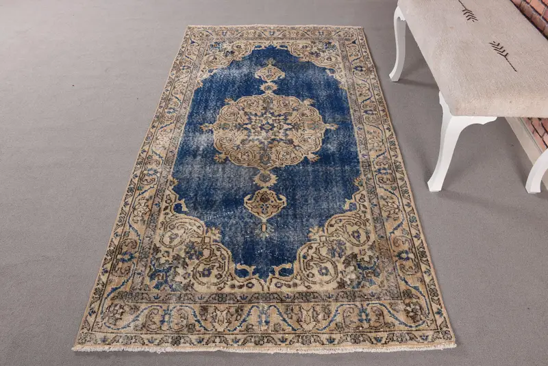 Blauer Ikat-Teppich, 3,8 x 6,9 Fuß, elegante Heimdekoration