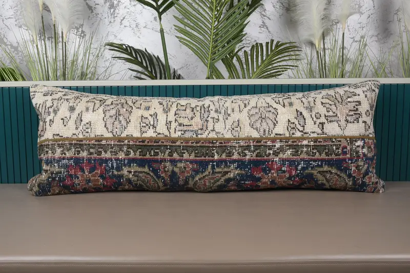Handgefertigtes besticktes Patchwork-Kissen in Blau und Beige, Vintage-Wurfkissen