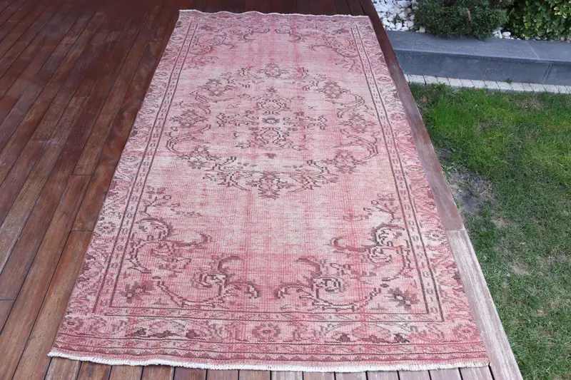 手作りのレッドオリエンタルラグ、130x247 cm エレガントな装飾