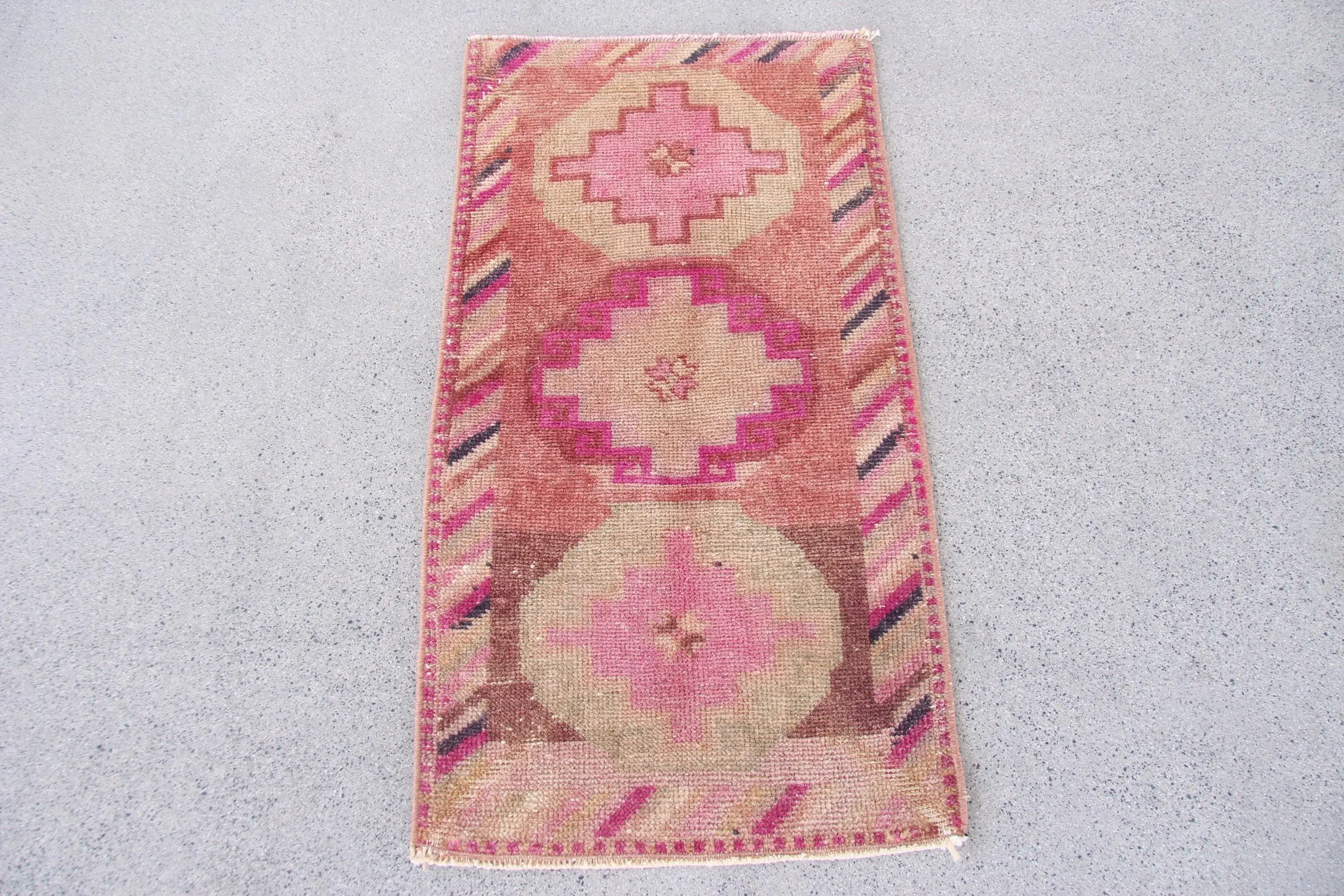 1.6x2.9 ft Rug, Vintage Turkish Rug, Pink Floral Rug - 1