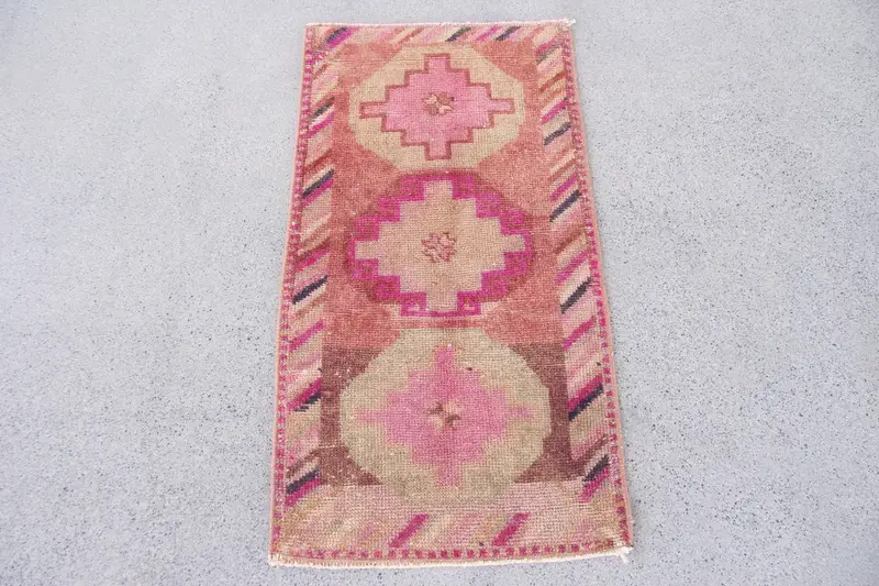 Orange Geometric Rug, 1,6x2,9 ft Vibrant Floral Motifs