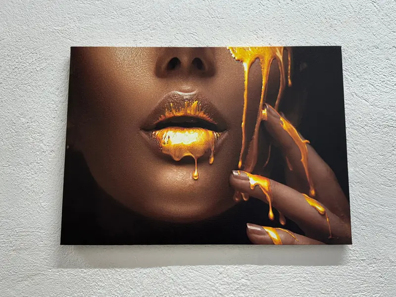 Kanvas Tablo Altın Güzellik: Zarif Altın Makyaj Afrikalı Kadın