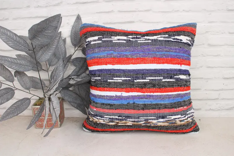 Caja de almohada morada 20x20, cubierta de cojín tribal, simulacro de almohada, almohada de kilim, cojín de kilim hecho a mano, almohada de regalo, almohada de patrón de ganchillo - 1
