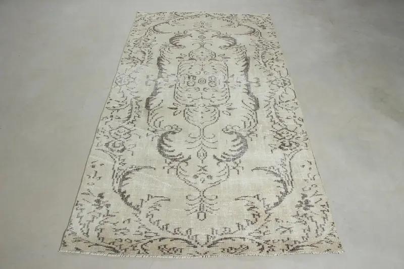 Alfombra turca vintage, alfombra de área de 3,8x7,1 pies, alfombra blanca del suroeste de Oushak - 1