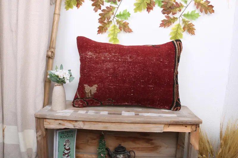 Rot & Beige Blumen besticktes Kissen, handgemachtes 16x24 Wurfkissen