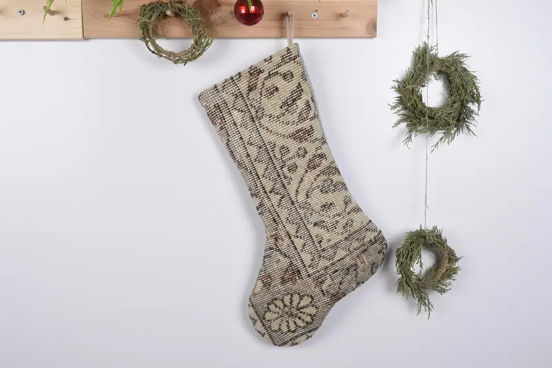 Festliches Weihnachtsornamentmuster, 19 Zoll breiter Weihnachtsstrumpf