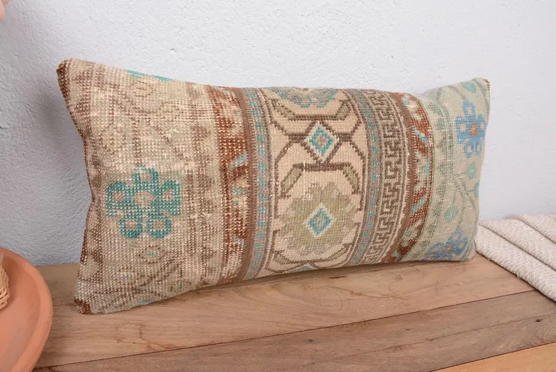 Besticktes Patchwork-Wurfkissen in Beige und Bronze, handgefertigtes rechteckiges Kissen