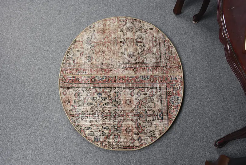 Elegant Beige & Red Rug, 2.5x2.9 ft Nature-Inspired Decor