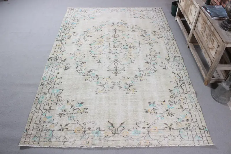 Turkish Vintage Rug 5.8x9.1 ft, Oushak White Bordered Wool Rug - 1