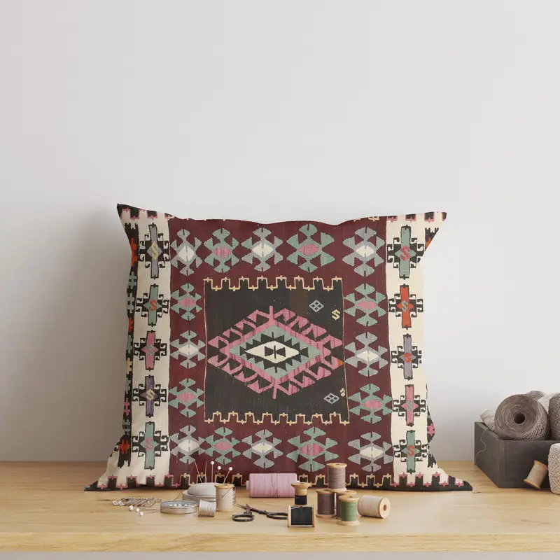 Besticktes braunes und rosafarbenes Kissen, Vintage-Chenille-Kissen