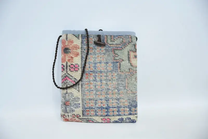 ヴィンテージモチーフ＆ファスナー開閉式ウールショルダーバッグ、キリムバッグ