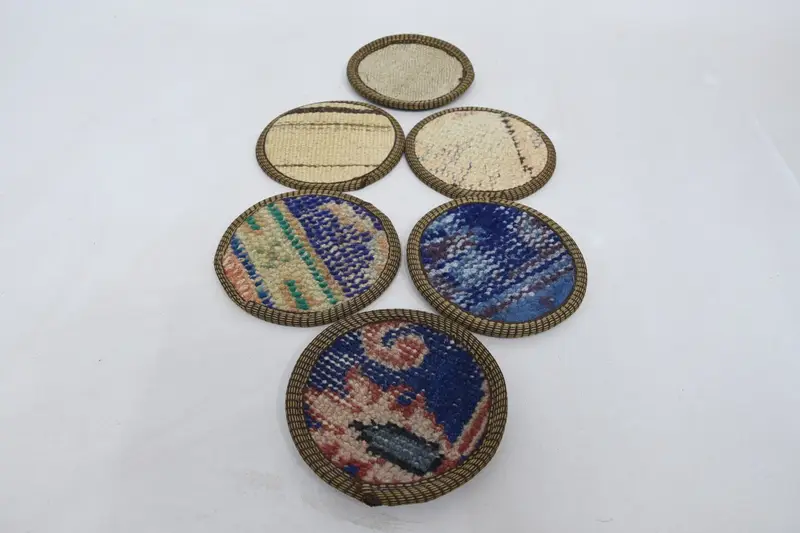 青と白のストライプのコースター、丈夫でスタイリッシュなコースターセット