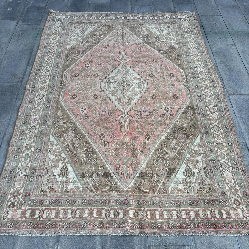 Red & Green Rug, 6.5x9.5 ft Bordered Design