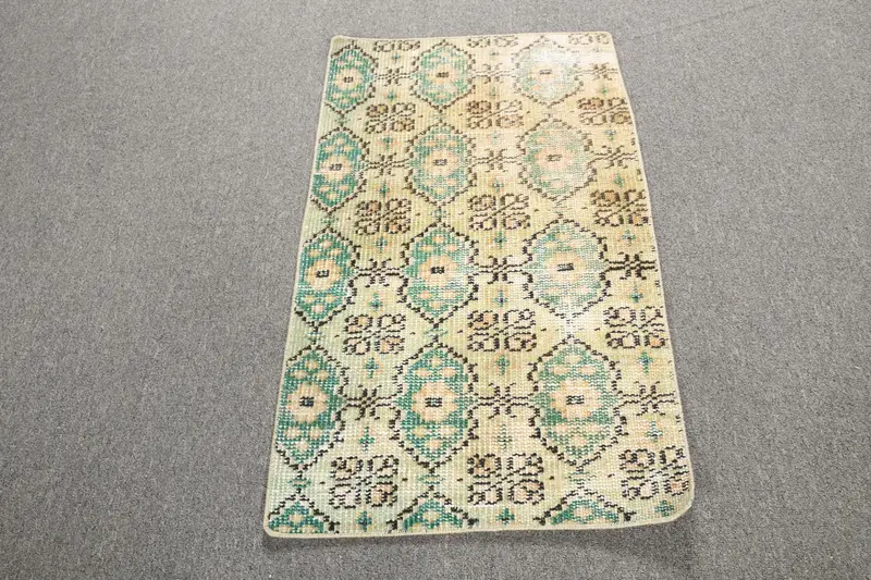 Turkish Small Rug 1.6x2.6 ft, Green Bordered Vintage Wool Rug - 1