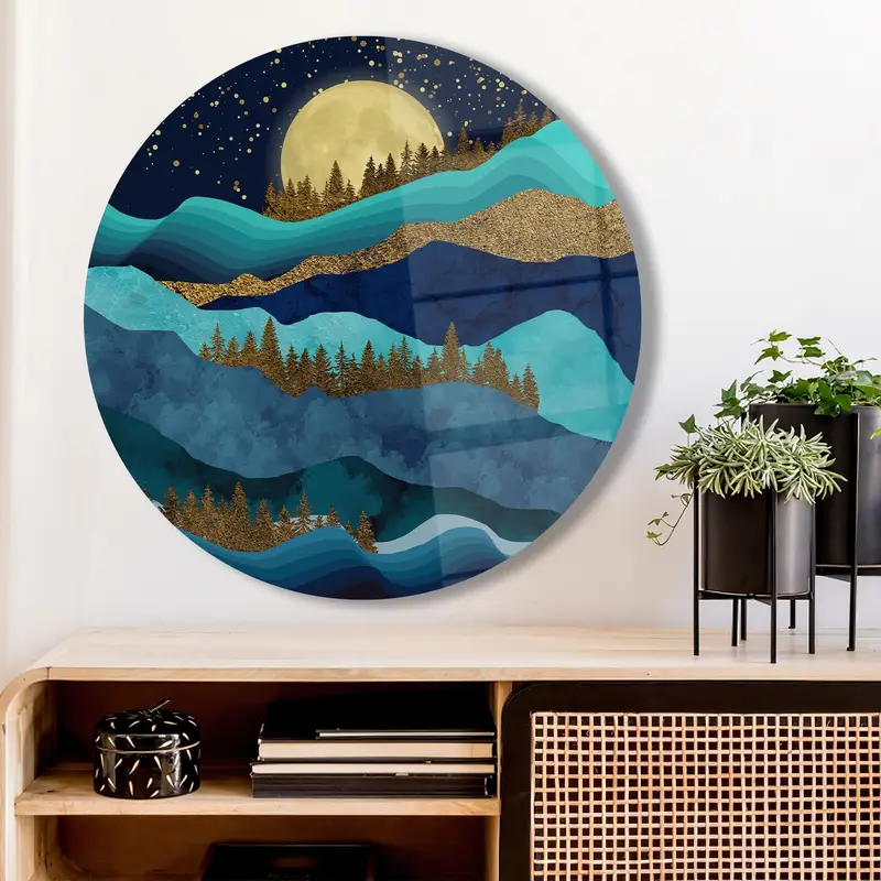 エレガントなガラス: 山の風景がプリントされた高級ゴールドデザイン。