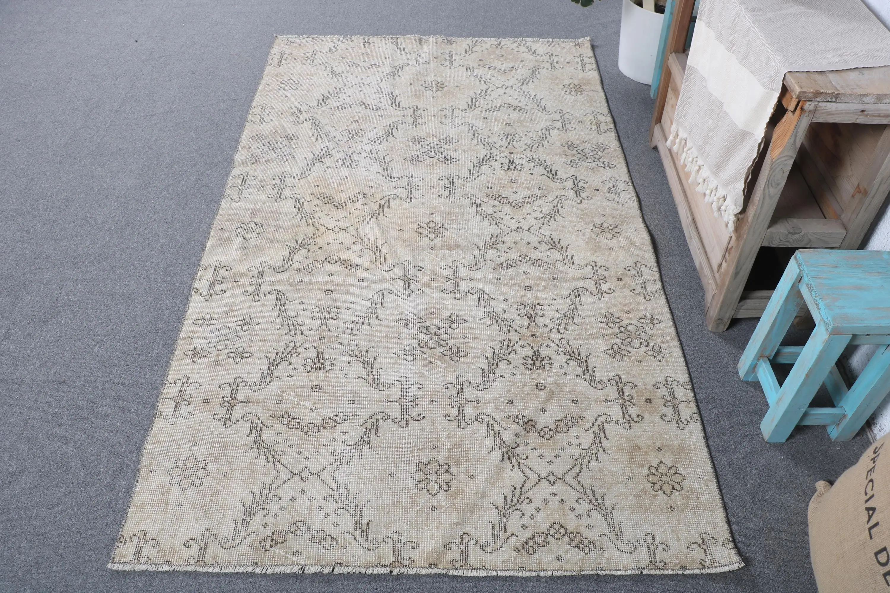 Vintage Turkish Rug 3.8x6.46 ft (115x197 cm), Gray Patchwork Rug - 1