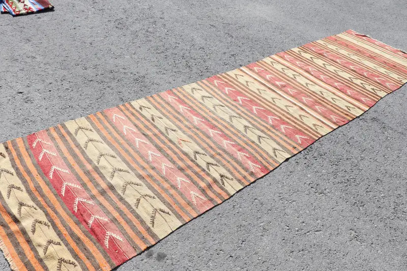 Türk Yolluk Halısı 3.2x12.5 ft, Kırmızı Bitkiler ve ağaçlar Vintage Yün Halı - 1