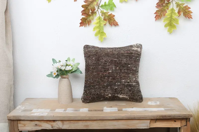 Kahverengi Güneybatı İşlemeli Yastık, 12x12 El Yapımı Kırlent