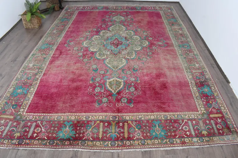 Mor ve Yeşil Puantiyeli Halı, 9,6x13,4 ft