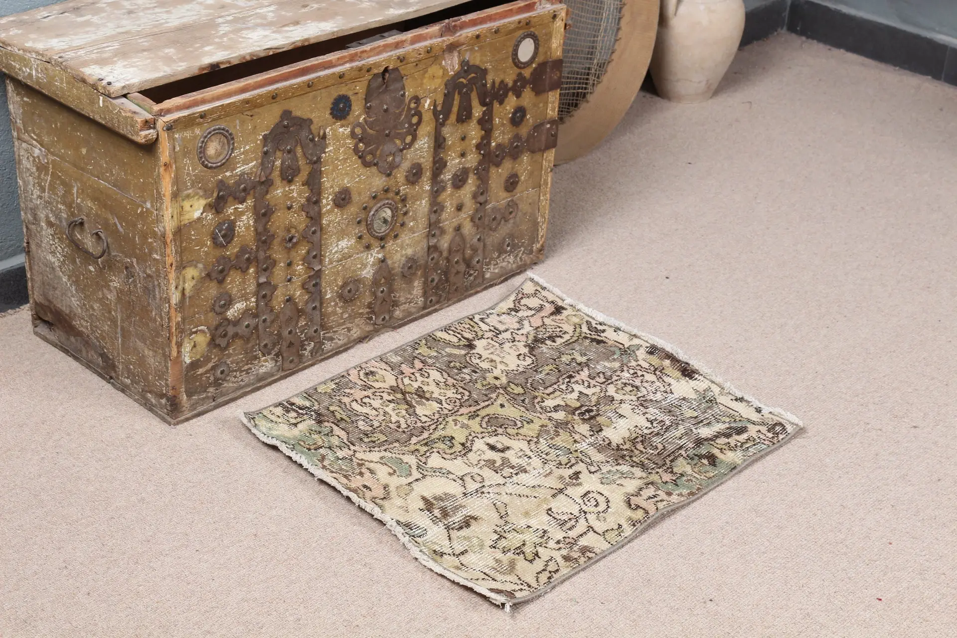 Vintage Small Rug 1.9x2.1 ft, Turkish Brown Plants & trees Wool Rug - 1