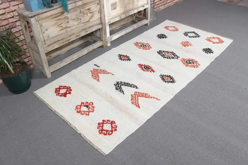 Vintage Türk Halısı, 3.1x6.9 ft Kilim Halı, Beyaz Kırmızı Çiçekli Halı - 1