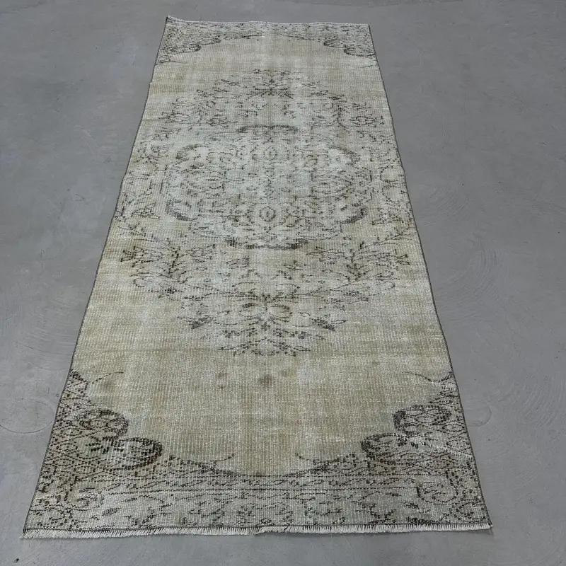 エレガントな 3.5x8 フィート ベージュ ラグ、ブラウン プラント & ツリー パターン