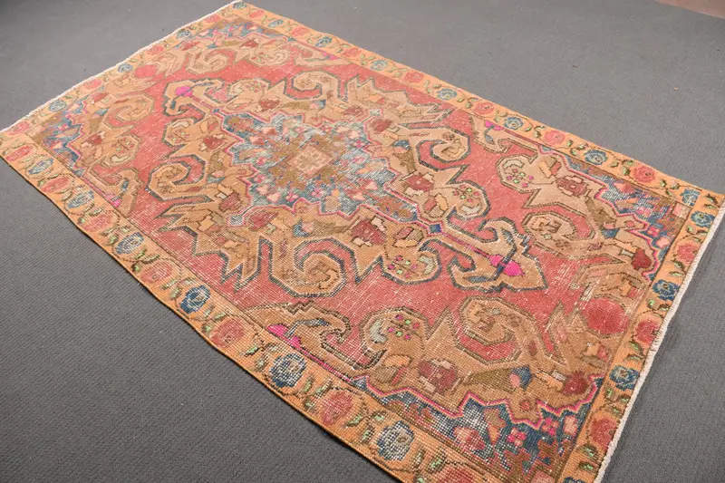 Vintage 4,1x7,3 ft Teppich, türkischer Teppich, roter Blumenteppich - 1