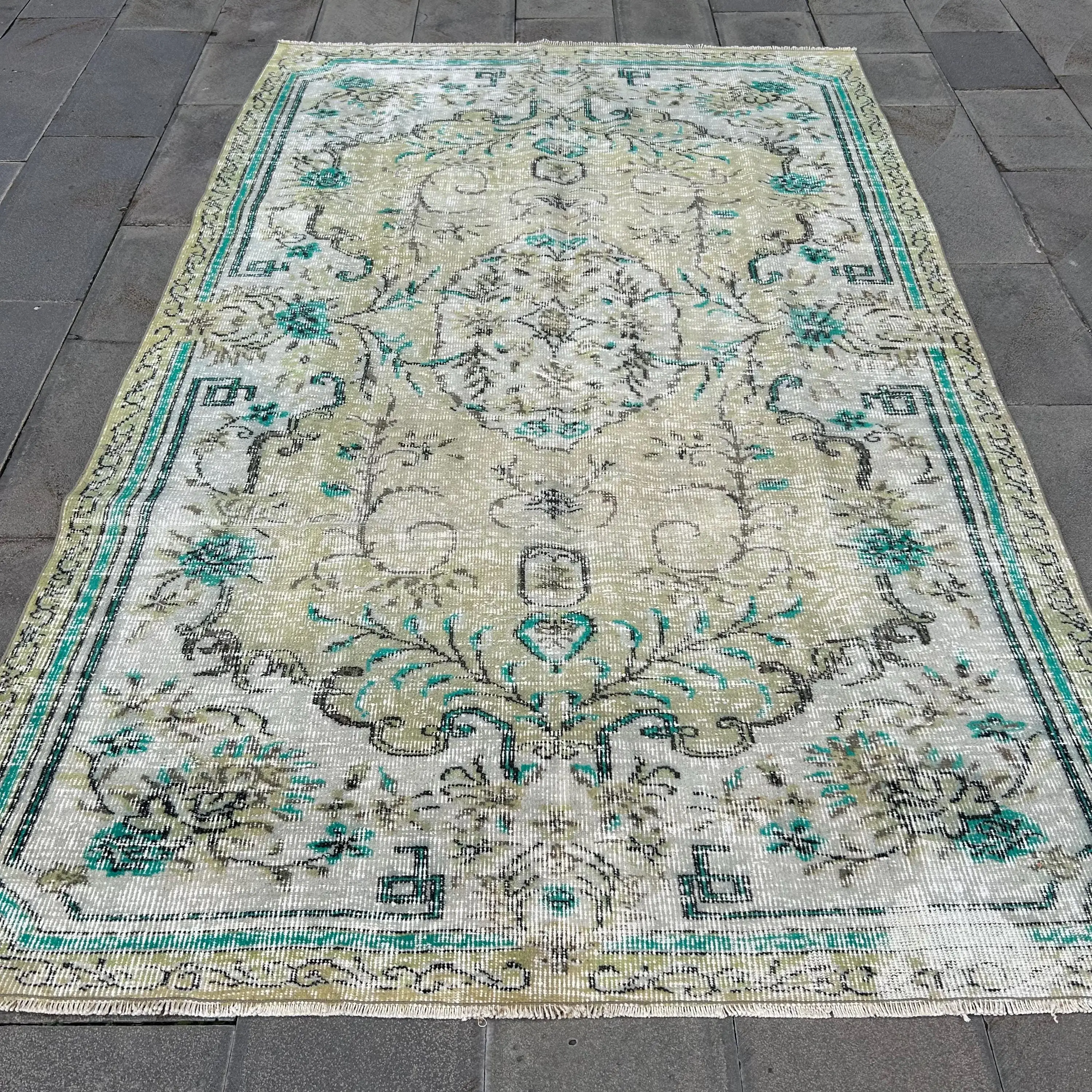 Zarif Yeşil ve Bej Halı, 5,7x9,1 ft İran Desenli - 1