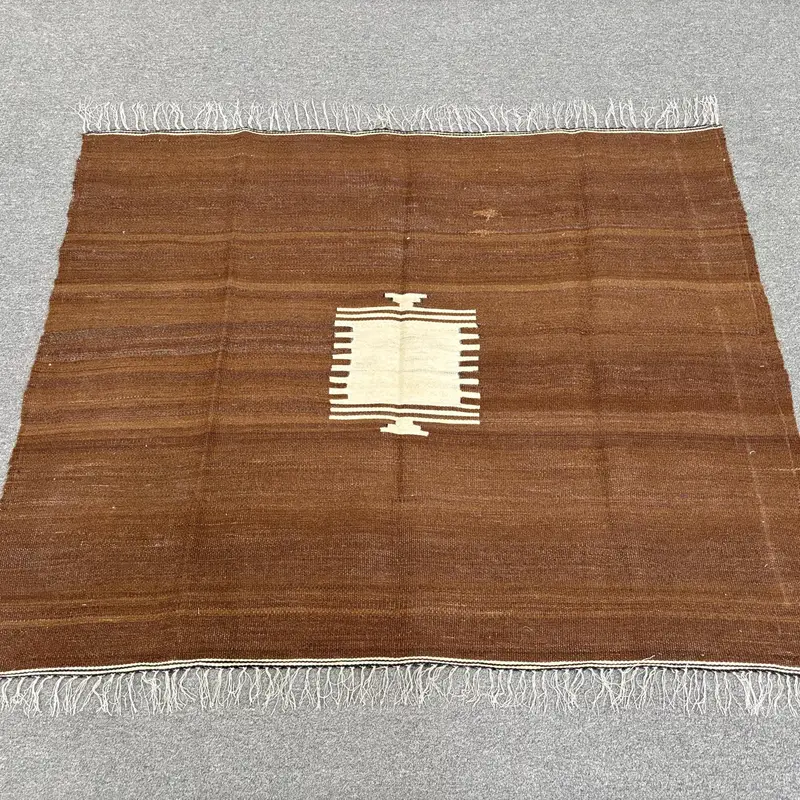 Kahverengi ve Bej Puantiyeli Halı, 4,3x3,5 ft Şık Dekor