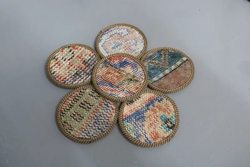 ブルーとベージュのラウンドコースター、耐久性のあるトルコキリムコースター