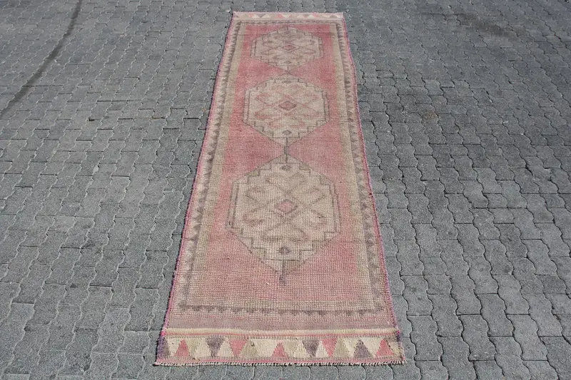 Vintage türkischer Läuferteppich 3,2x10,8 Fuß, rotbrauner Teppich aus massiver Wolle - 1