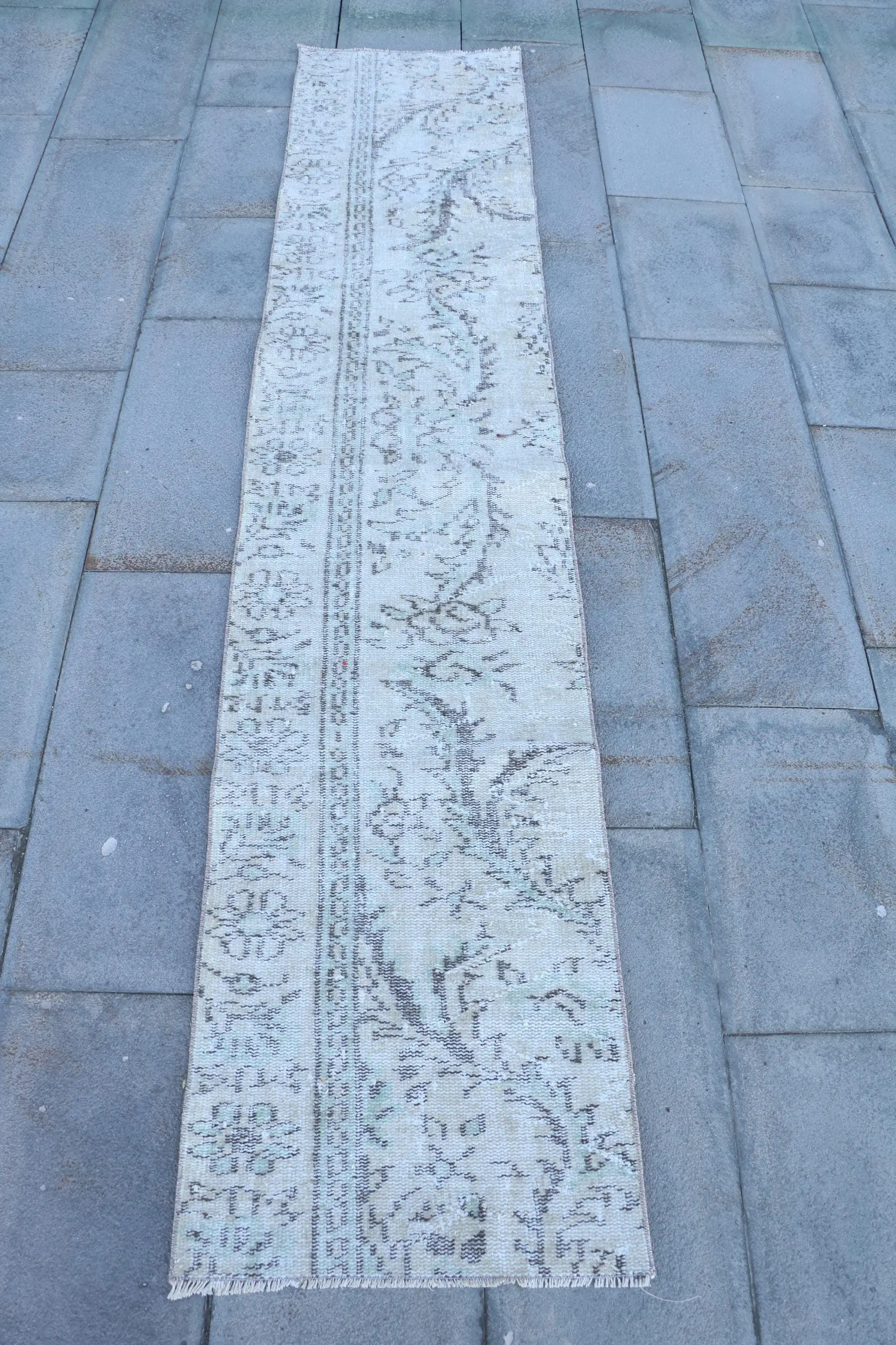 1,7x8,3 ft türkischer Teppich, Vintage Läuferteppich, grau-schwarzer abstrakter Wollteppich - 1