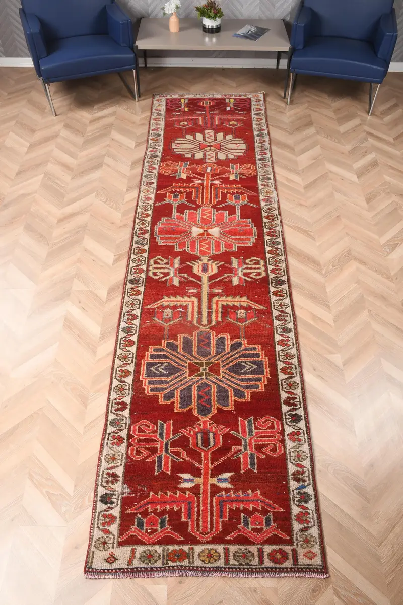 Türk Vintage Halısı, 2.8x11.8 ft Herki Halısı, Kırmızı Mavi Çiçekli Halı - 1