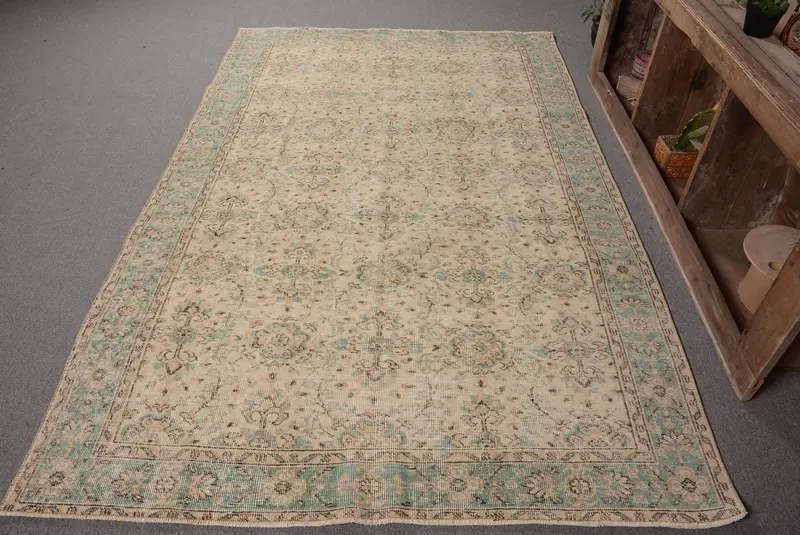 Elegant Beige & Green Rug, 5.4x8.5 ft Animal Print