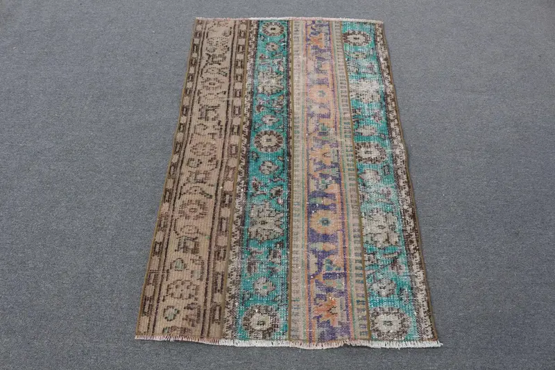 Brauner und blauer Teppich, 2,7 x 4,6 Fuß, geometrisches Blumenmuster