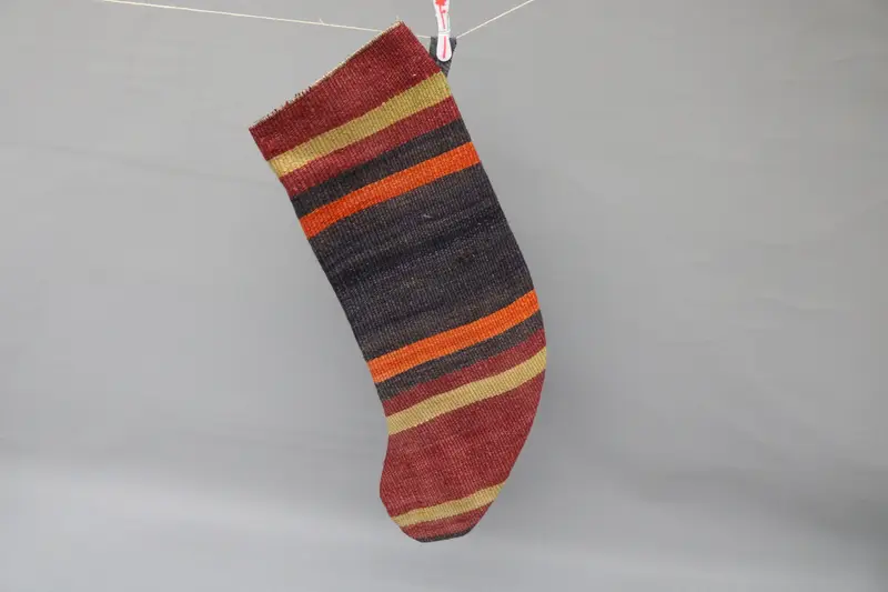 Şenlikli Noel Çorabı, 9 İnç Genişliğinde Turuncu ve Siyah Süsleme Deseni