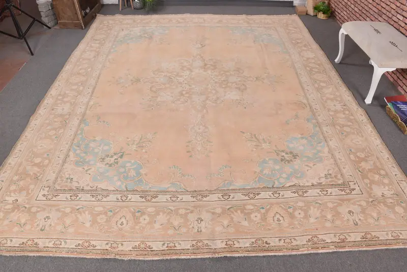 Türkischer Vintage-Teppich, 9,7 x 12,3 Fuß großer Oushak-Teppich, brauner Wollteppich mit Pflanzen und Bäumen - 1