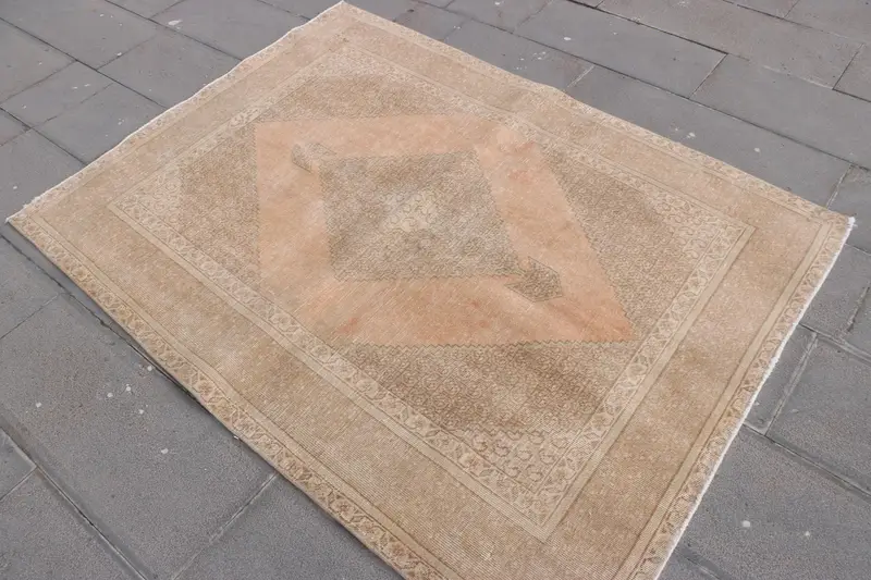 Alfombra vintage turca, alfombra de área de 4,3x5,7 pies, alfombra de lana maciza marrón beige - 1