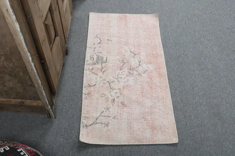 1,6x3,3 ft Vintage Teppich, türkischer kleiner Teppich, rosa grauer massiver Teppich - 1