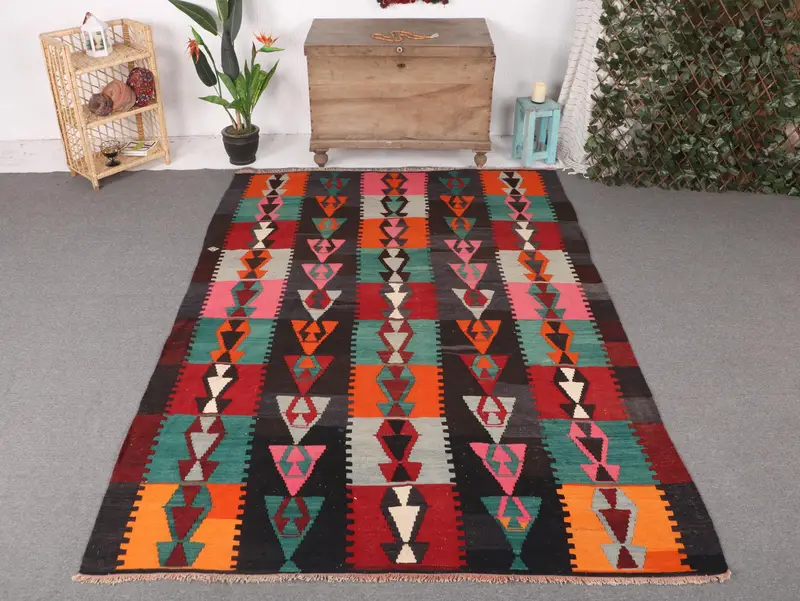 Vibrant 6,2x8,9 ft Rug, Orange and Red Bordered Design