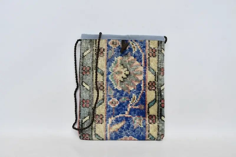 調節可能なストラップ付きキリムバッグ、ボヘミアンウールクロスボディ、ヴィンテージモチーフ付き