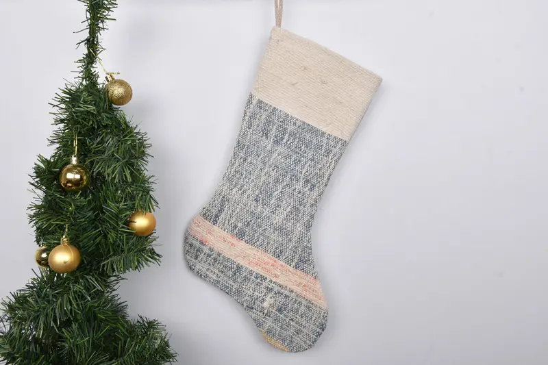 Şenlikli Noel Süsleri Deseni, 7 İnç Geniş Tatil Çorabı