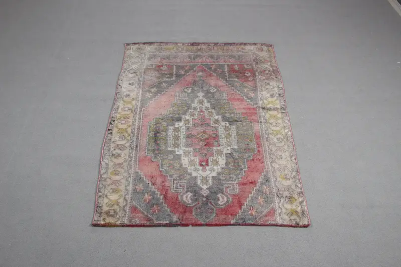 3.8x5.6 ft Türk Halısı, Vintage Vurgu Halısı, Kırmızı Çiçekli Yün Halı - 1