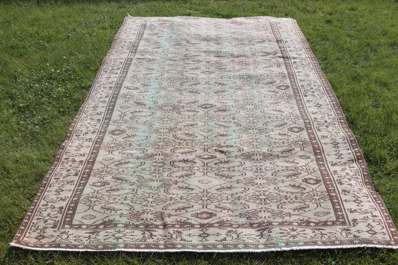 Handmade Green Rug, 0.5x8.6 ft Striped with Geometric Shapes