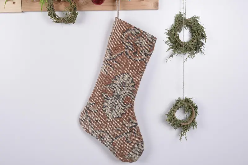 Medias navideñas con estampado de adornos navideños de 19 pulgadas, medias festivas