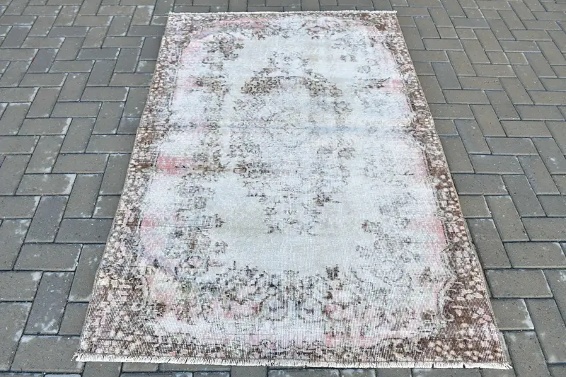 Alfombra de acento turco, alfombra vintage de 4x5,9 pies, alfombra de lana blanca - 1