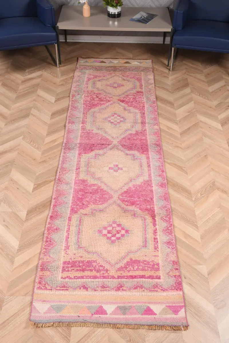 Vintage Herki Teppich 2,7x10,2 ft (81x311 cm), rosa abstrakter türkischer Teppich - 1