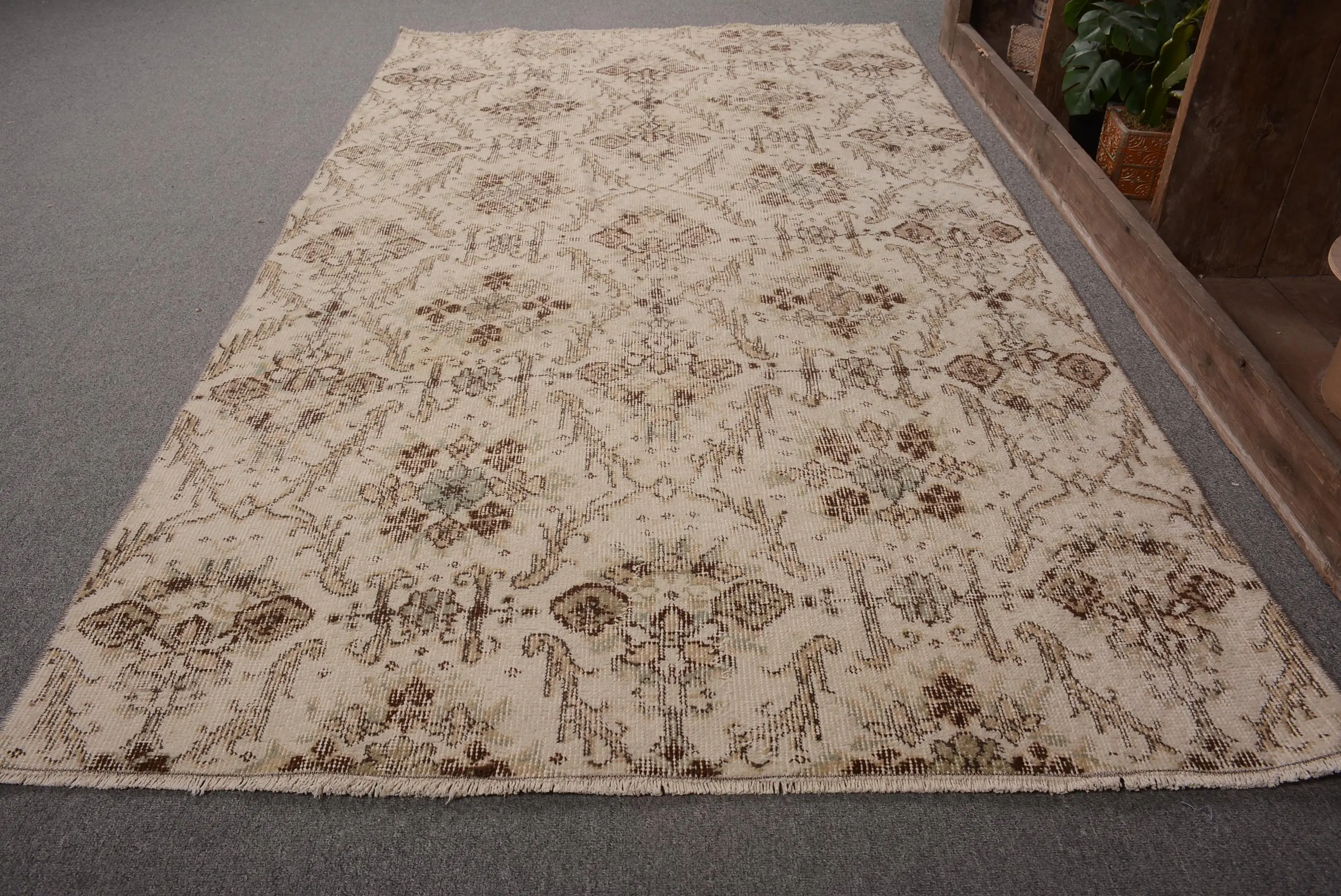 Turkish Area Rug 3.8x6.9 ft, Brown White Floral Rug Wool - 1