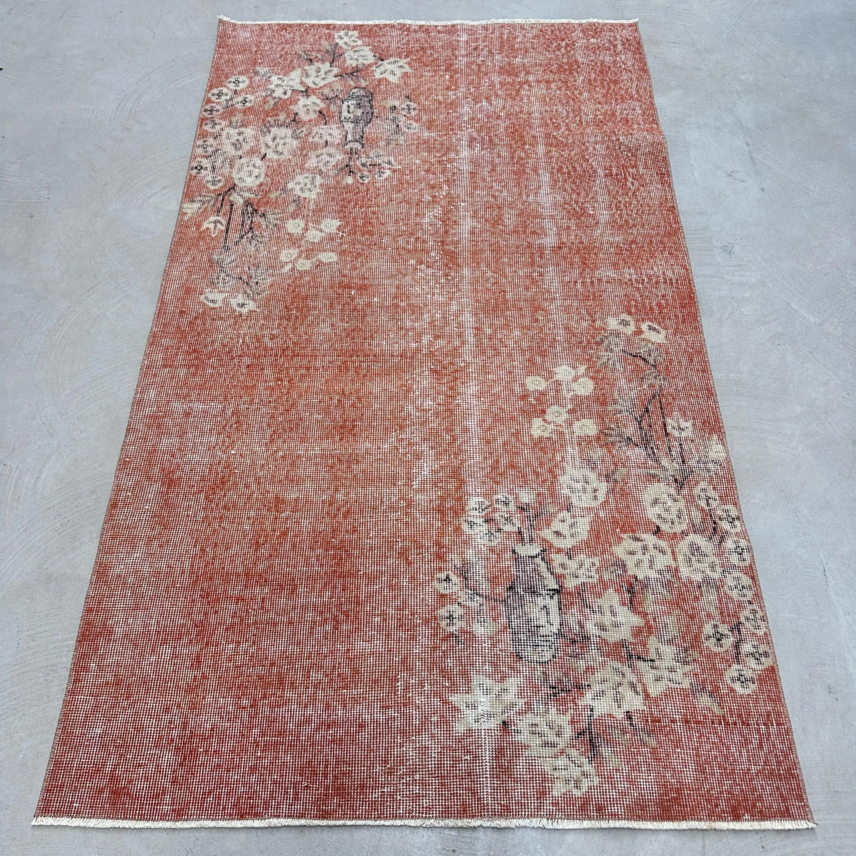 Vintage Halı, Accent 3.5x6.1 ft Türk Halısı, Kırmızı Bitkiler ve ağaçlar Yün Halı - 1