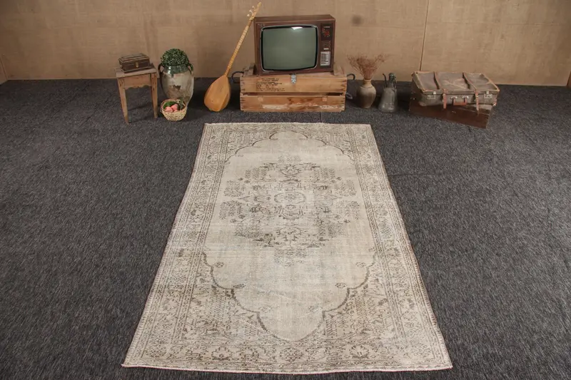 4.7x8.2 ft Vintage Rug, Turkish Area Rug, Gray Brown Polka dot Rug - 1